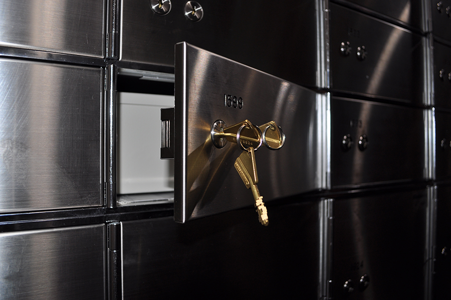 private-safe-deposit-boxes-compared-to-banks-guardian-vaults